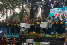 Momen Puncak May Day, Ahli Waris Pekerja Terima Santunan dari BPJS Ketenagakerjaan  