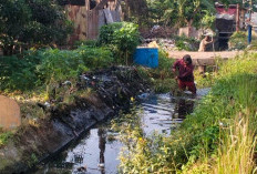 Warga Sukasari Bersihkan Drainase Sepanjang 1 Kilometer
