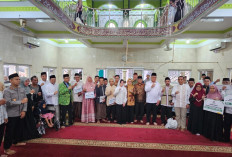 Safari Ramadan di Serpong, Gubernur Andra Soni Bagikan Sembako Hingga Kursi Roda