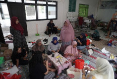 Universitas Esa Unggul Dampingi Pengrajin Batik Maliha Marhamas Rusunawa Marunda