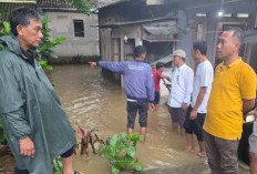Luapan Sungai Cimanceuri Rendam Kampung Sikluk, 142 Jiwa Bertahan di Tengah Banjir