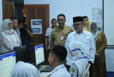 Mendikdasmen Tinjau Pelaksanaan TKA di SMPN 1 Curug