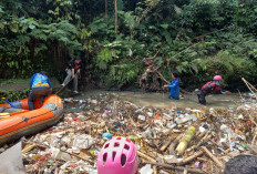 Sungai Cibanten Masih Dipenuhi Sampah