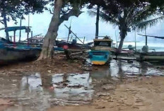 Gelombang Tinggi, Nelayan Diminta Waspada 