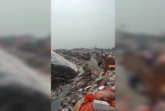Pekerja TPA Jatiwaringin Keluhkan Antrean Truk