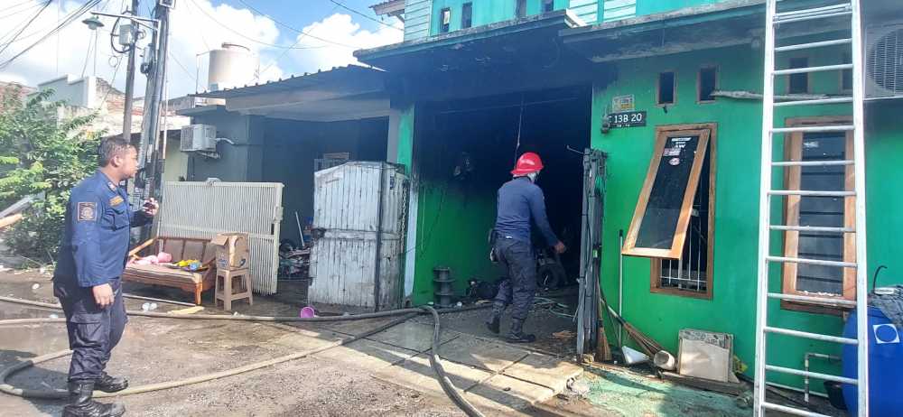 Gara-gara Lilin, Rumah di Taman Banten Lestari Hangus Terbakar