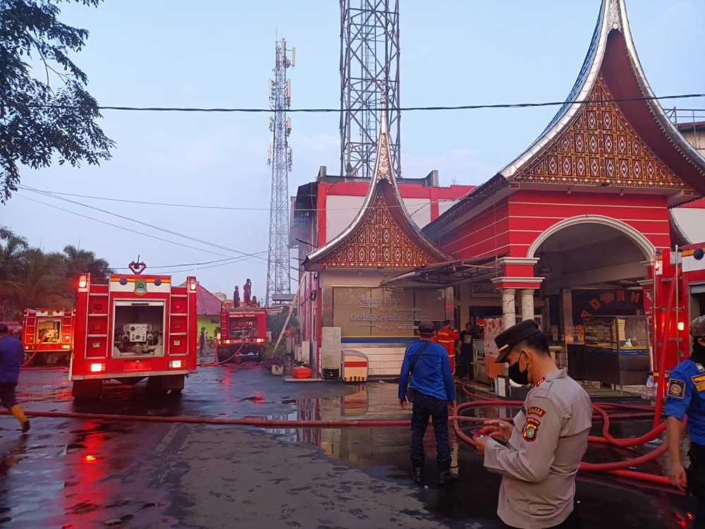 RM Sederhana di Jalan Sudirman Terbakar