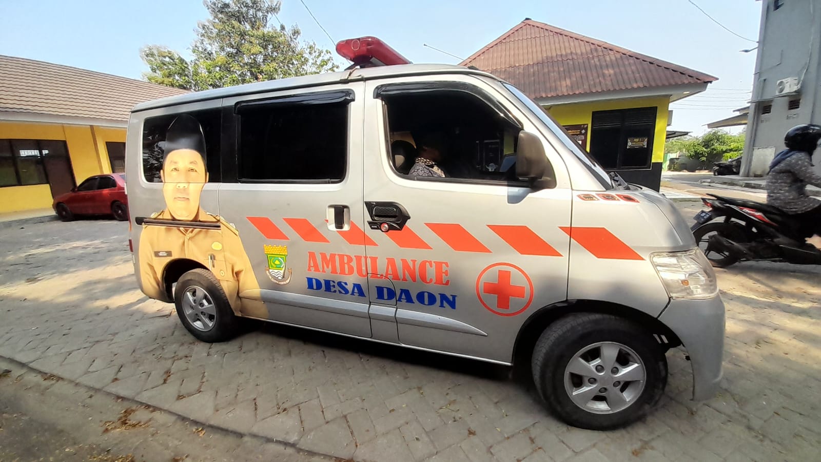 Rangsang Saling Peduli, Kades Daon Rogoh Kocek Sendiri Beli Ambulan