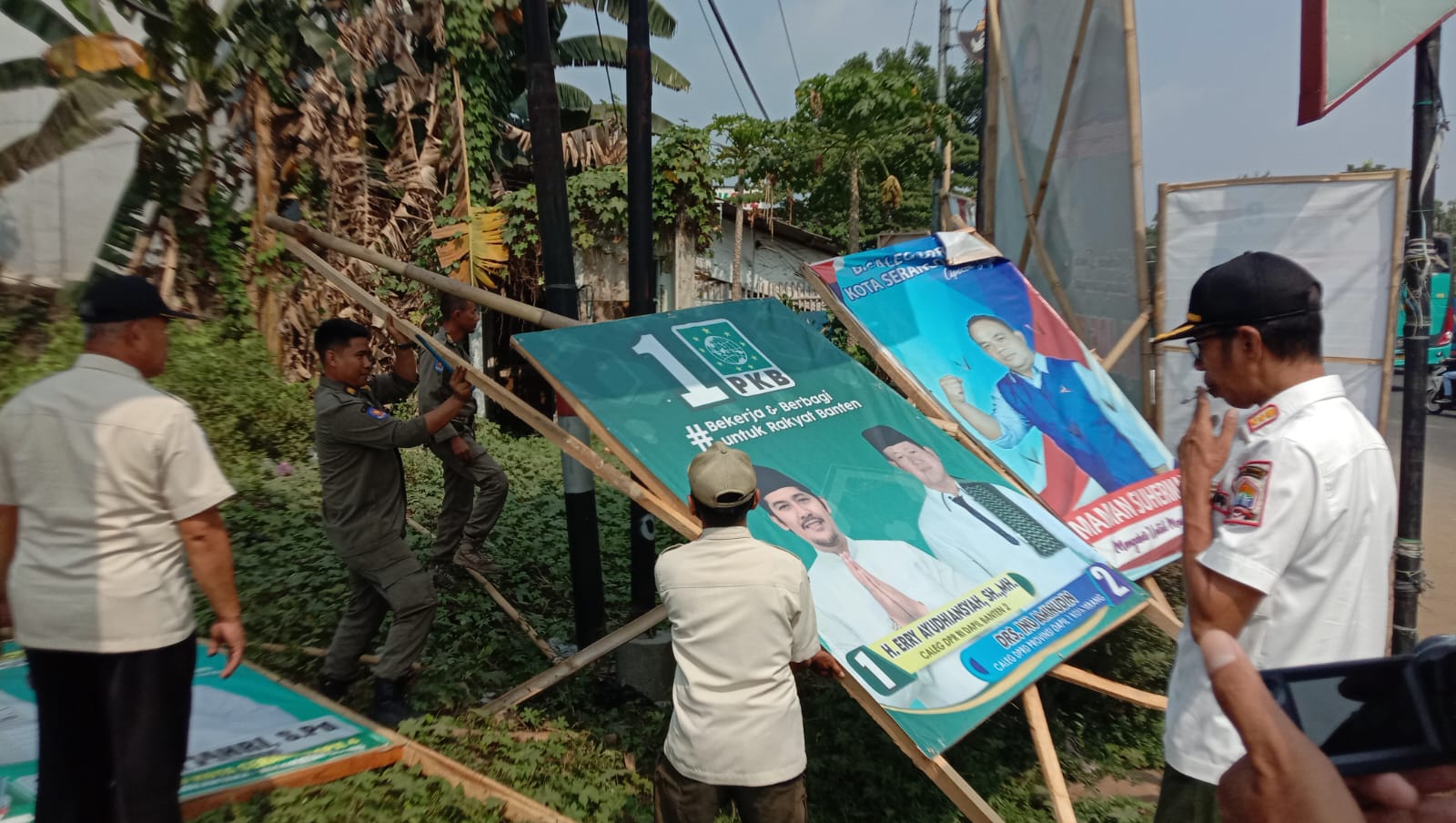 Bawaslu Kota Serang Agendakan Penertiban APK Besar-besaran di Enam Kecamatan