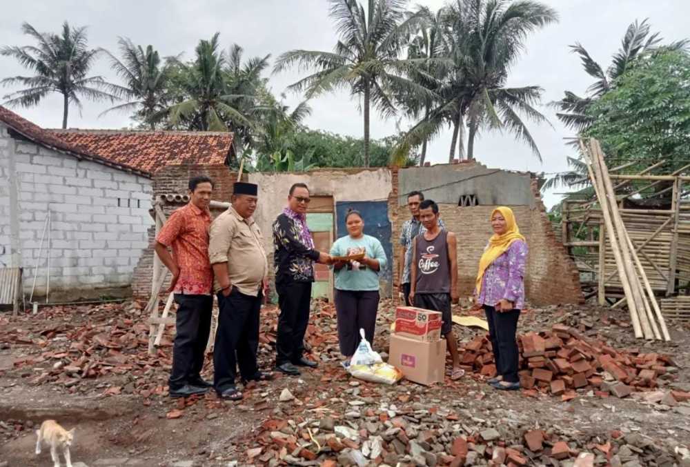 Korban Rumah Ambruk Dapat Bantuan