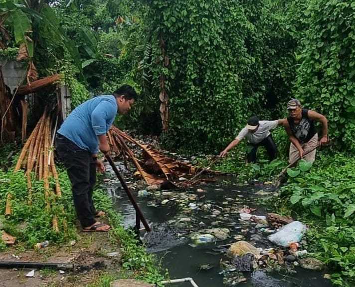 Antisipasi Banjir, Warga Desa Lemo Bersihkan Kali Skunder