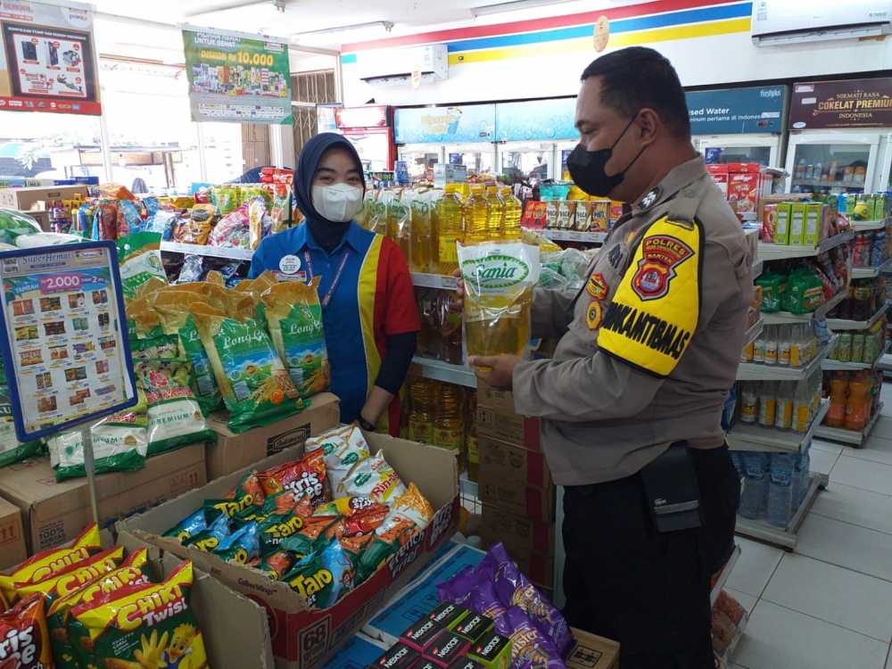 Jelang Idul Adha, Polisi Blusukan Cek Stok Migor di Toko Waralaba