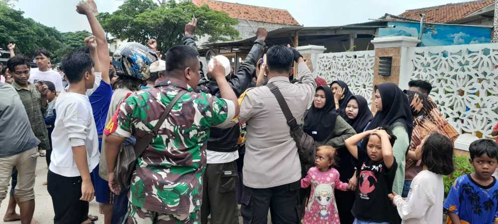 Oknum Warga Manfaatkan Banjir Untuk Cari Sumbangan, Warga Tanjung Pasir Demo Rumah Kades