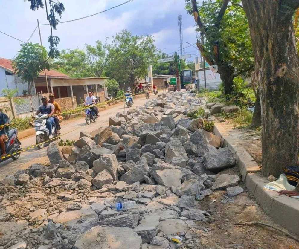 Jalan Teluknaga-Tanjung Pasir Diperbaiki