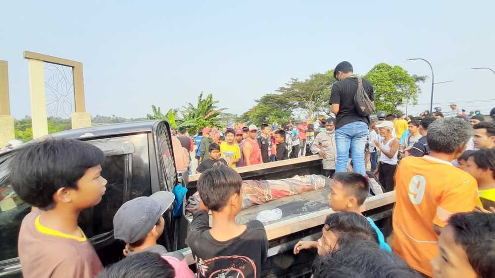 Jasad Bercelana Hitam Ditemukan di Kali Kukun