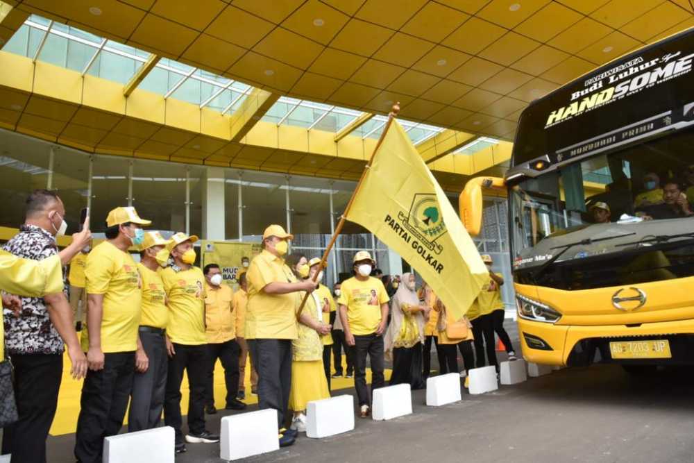 Airlangga Lepas 20 Bus Program Mudik Gratis Partai Golkar