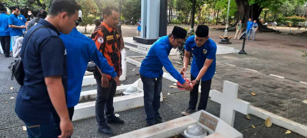 Hari Lahir Pancasila, Pemuda Kota Tangerang Tabur Bunga di TMP Taruna