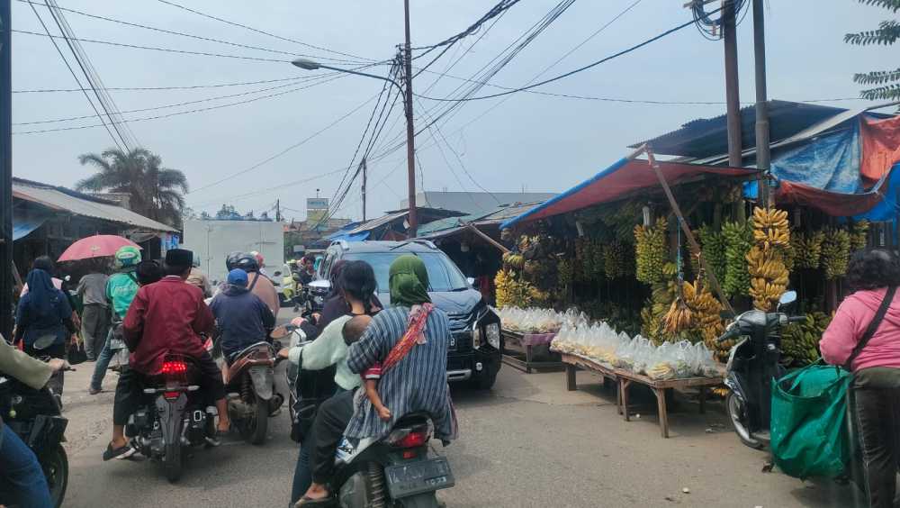 PKL Pasar Curug Semeraut, Satpol PP: PKL Jualan di Bahu Jalan Tak Melanggar Asal di Tanah Sendiri