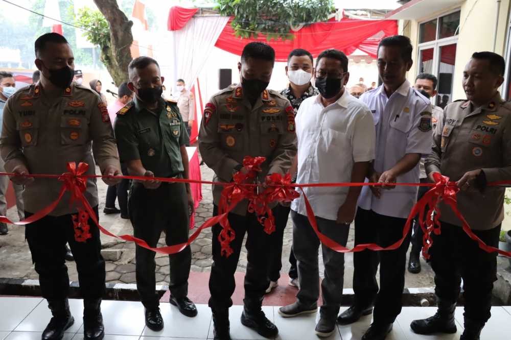 Urus SKCK di Polsek Pamulang Gratis Air Mineral