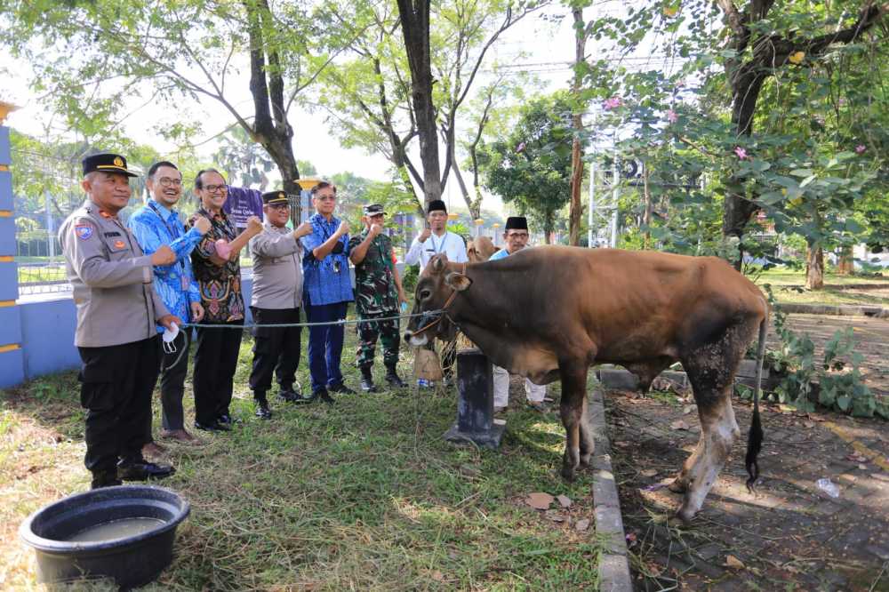 HERO Group Berbagi Hewan Kurban untuk Masyarakat Tangerang Selatan