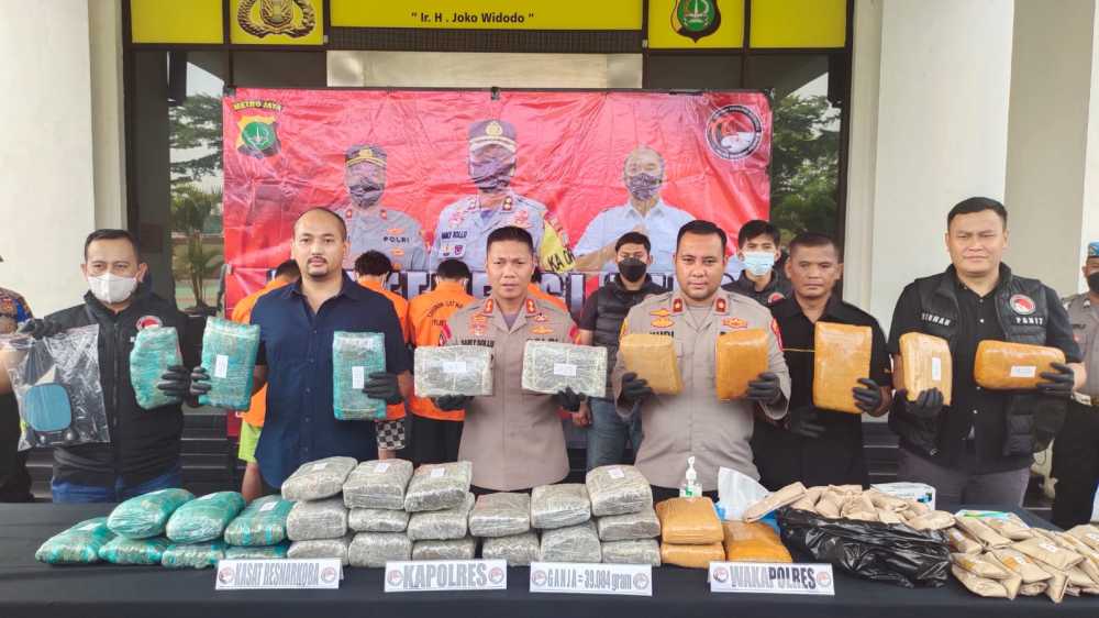 Polres Tangsel Ungkap 39 Kg Ganja Kering, 3 Pengedar Ditangkap