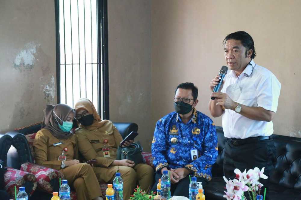 Terjun ke Desa, Pj Gubernur Banten Pastikan Program Penanganan Stunting Berjalan Baik