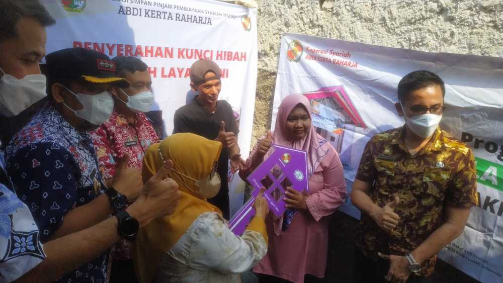 Rumah Warga Gondrong Dibedah Koperasi Syariah