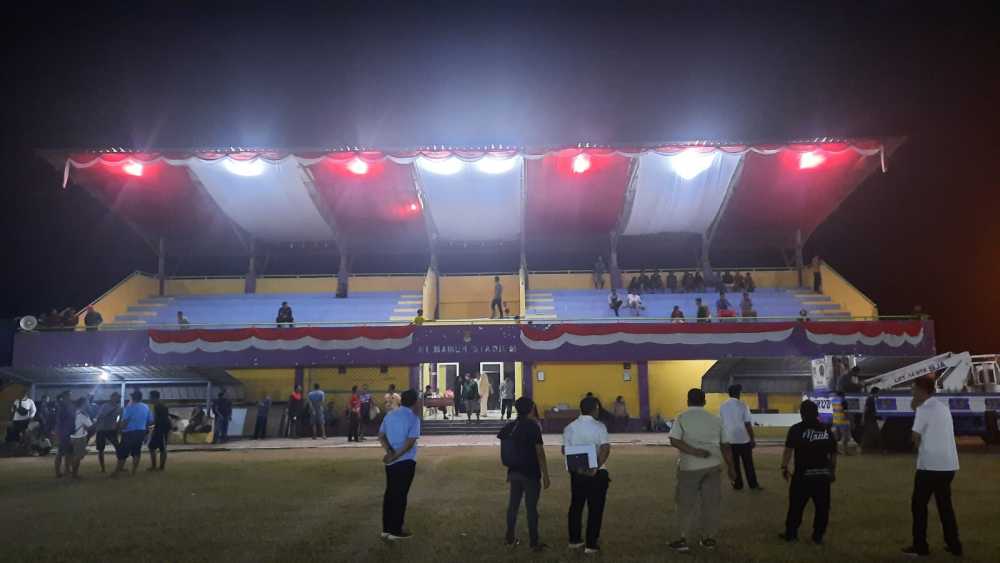 77 Bendera Hias Stadion Ki Mawuk