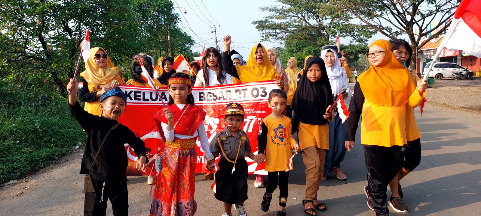 Peringati HUT Ke-77 RI, Warga RW 16 Taman Banten Lestari Kota Serang Gelar Karnaval Budaya