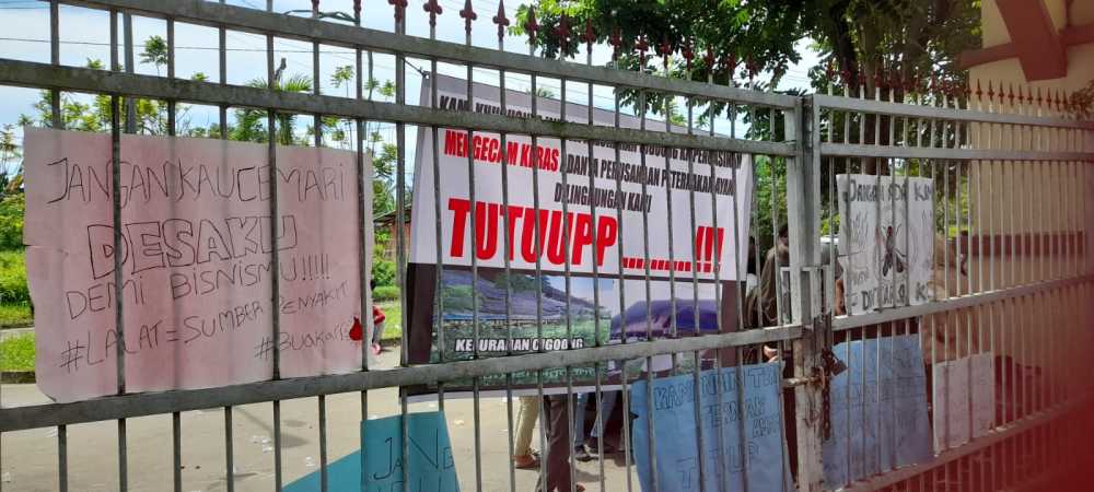 Warga Cigoong Protes Kandang Ayam Cemari Lingkungan