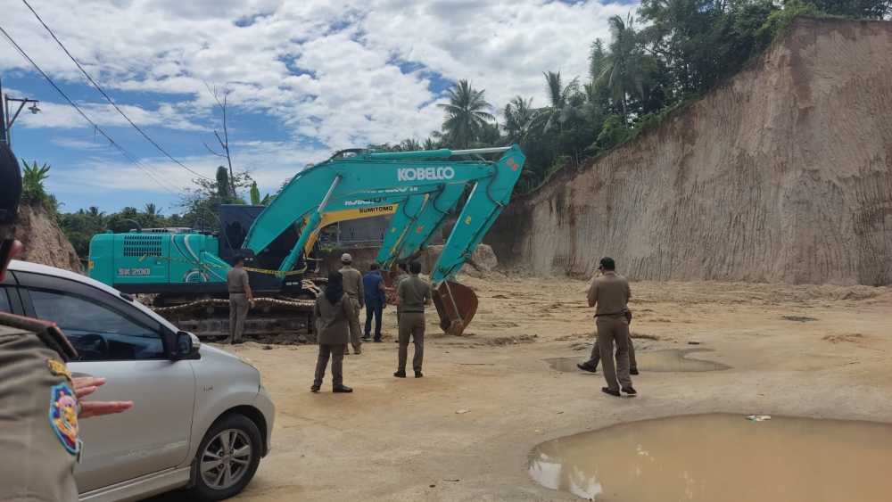 Diprotes Warga, Enam Unit Excavator Dipindahkan