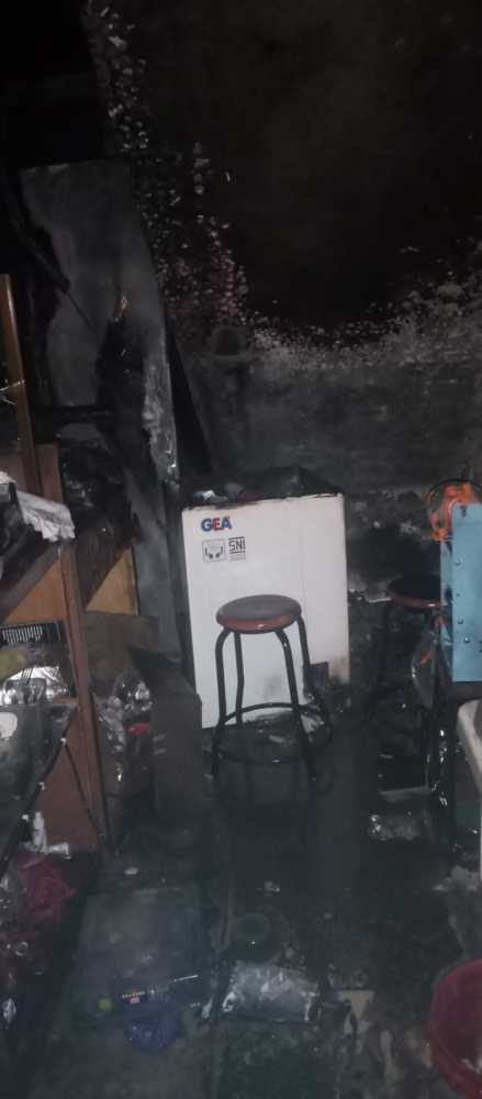 Mesin Freezer Korslet, Ruko Mi Ayam Ludes Terbakar