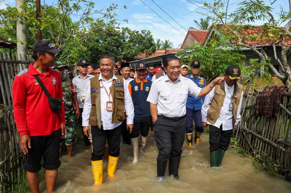 Pj Gubernur Banten Al Muktabar Temui Korban Banjir Teluk Naga Pastikan Percepat Penanganan
