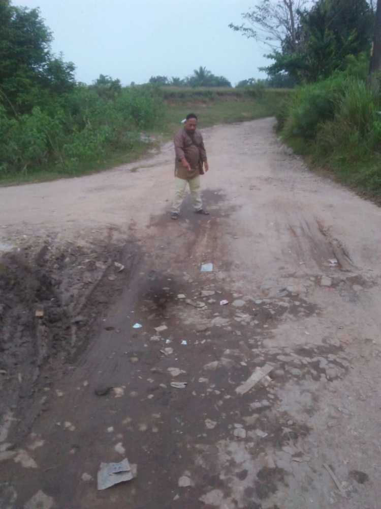 Tak Kunjung Diperbaiki, Jalan Rusak Di Kecamatan Kopo Serang Dikeluhkan