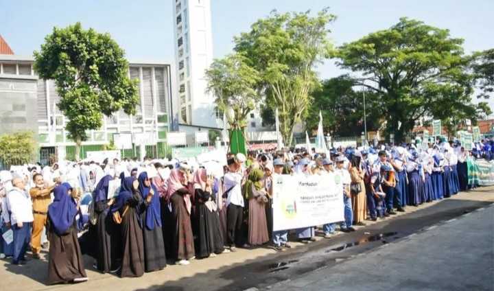 Sambut Ramadan, Ratusan Warga Lebak Gelar Pawai Tarhib