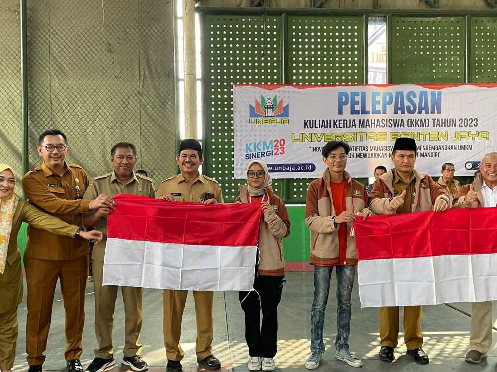 Pelepasan Mahasiswa KKN Dibarengi Pembagian Bendera Merah Putih