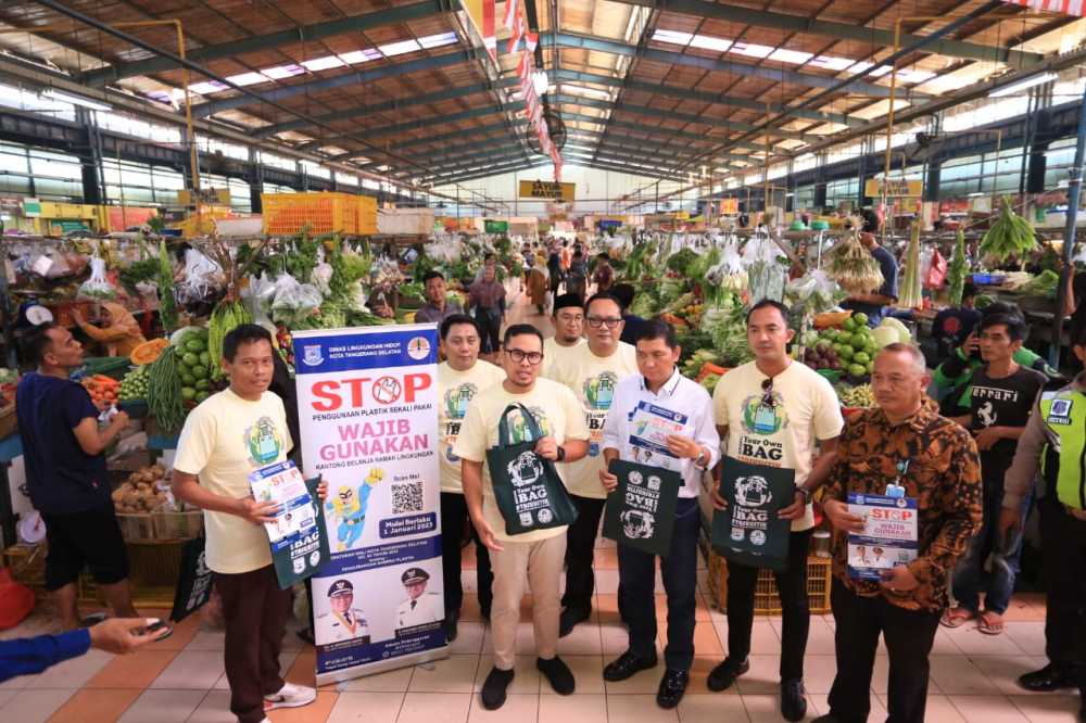 Sosialisasi Pengurangan Pakai Kantong Plastik, Pilar Keliling ke 8 Pusat Perbelanjaan