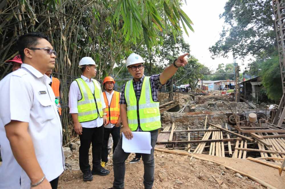 Pilar Tinjau Pembangunan Jembatan dan Turap, Fokus Tangani Banjir