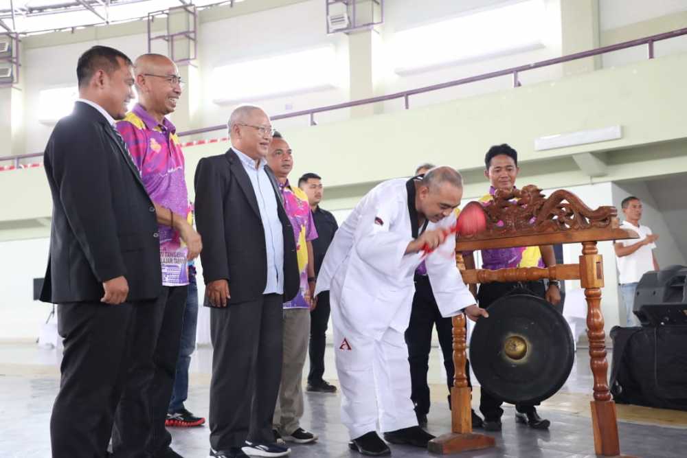 Buka Kejuaraan Taekwondo Piala Bupati Cup Tingkat Pelajar, Bupati Zaki Pamitan pada Pelaku Olahraga