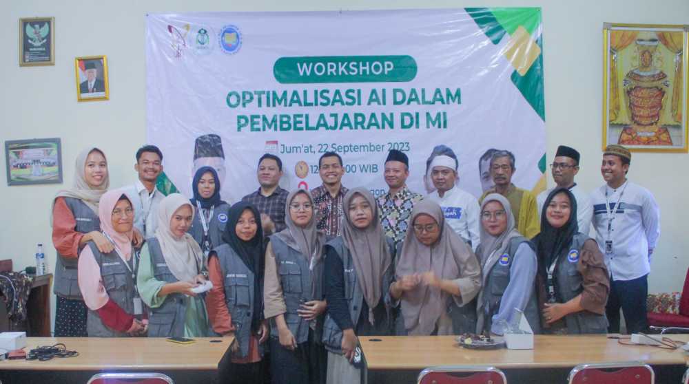 Mahasiswa UIN SMH Banten Ajarkan AI untuk Optimalisasi  pembelajaran di MI