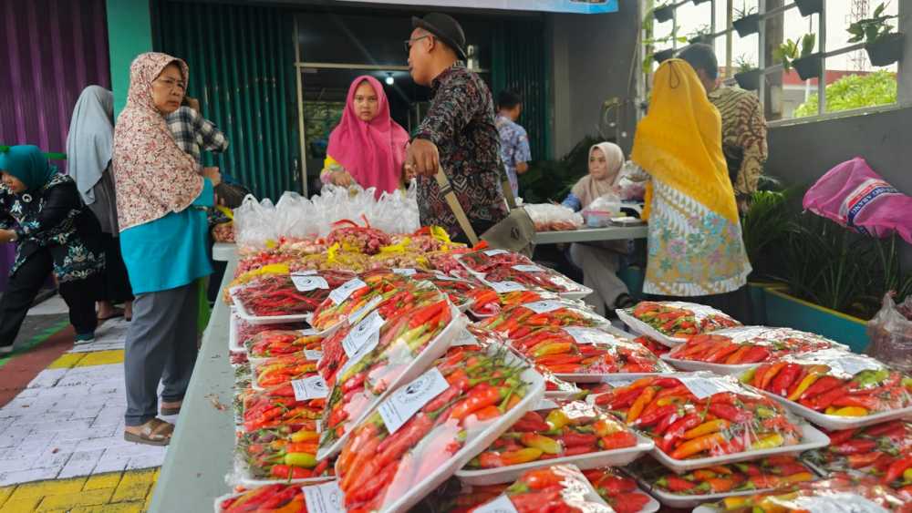 Bazar Pangan Murah PKK Kota Tangsel Diserbu Warga