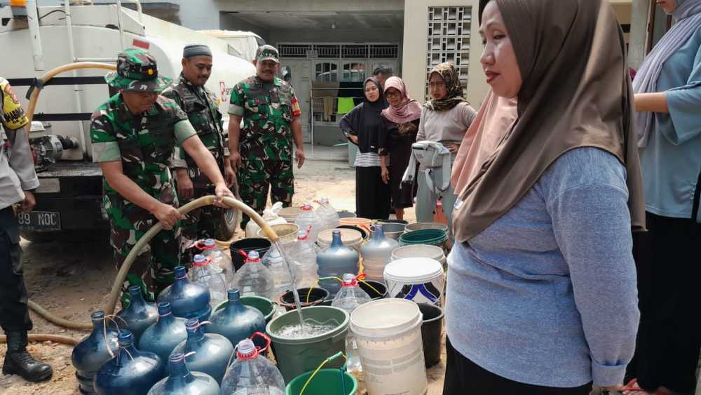 Koramil 03 Serpong Salurkan Bantuan Air Bersih