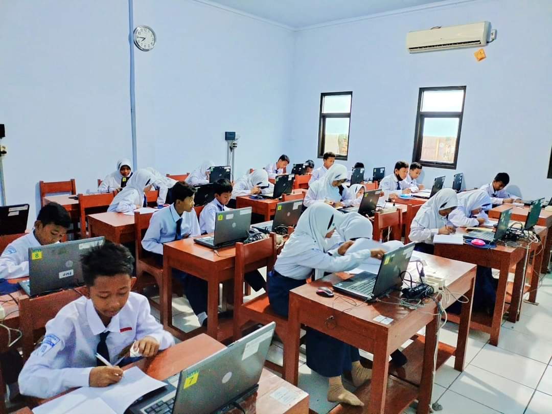 Pengetahuan Teknologi Wajib Bagi Siswa SMPN 2 Tigaraksa