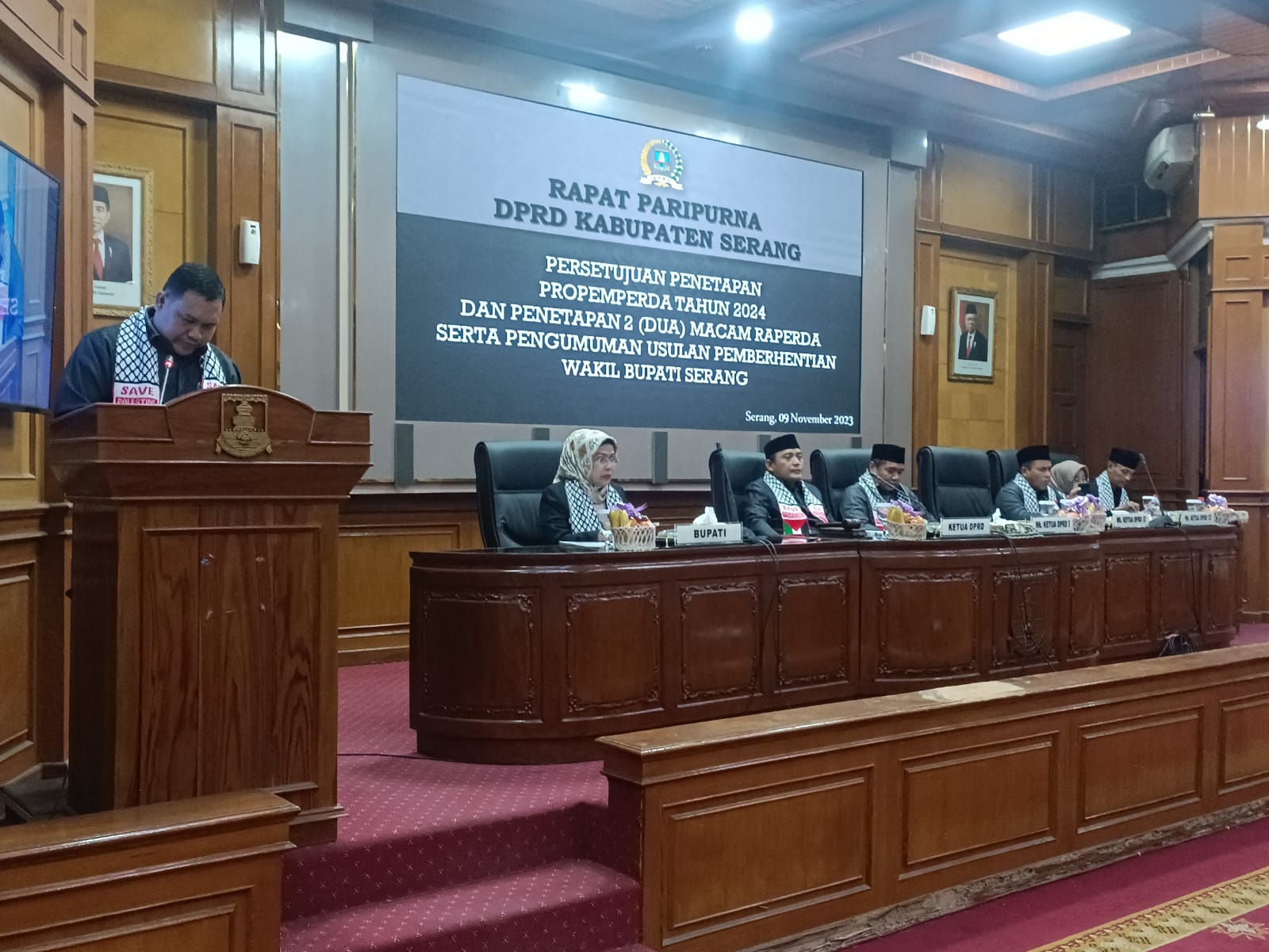 Anggota DPRD Kabupaten Serang Kompak Kenakan Syal Palestina Pada Rapat Paripurna