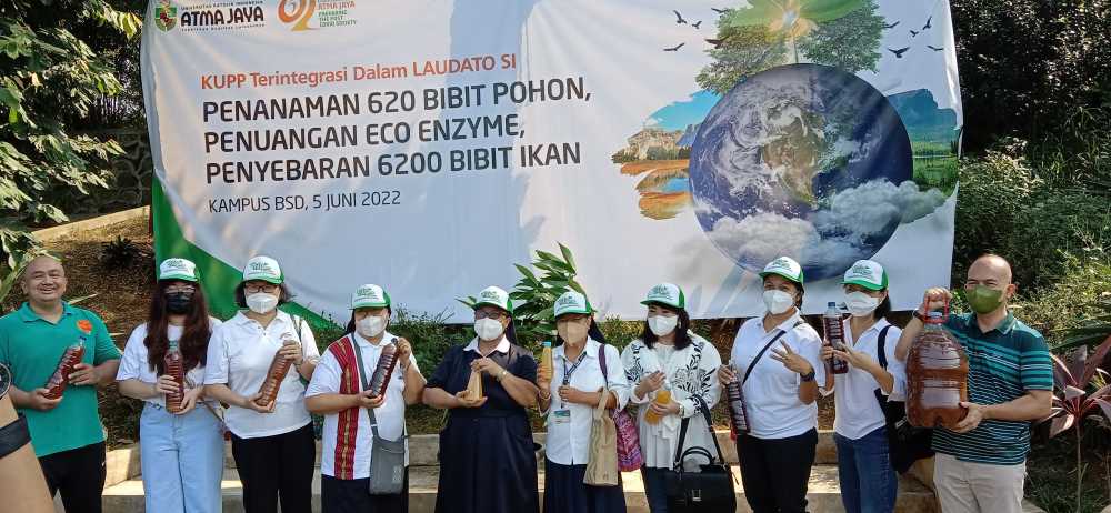 Hari Lingkungan Hidup, Unika Atma Jaya Tebar 6200 Bibit Ikan dan Tanam 620 Pohon