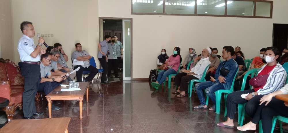 Pedagang Kaki Lima Pasar Lama Tolak Relokasi ke Metropolis