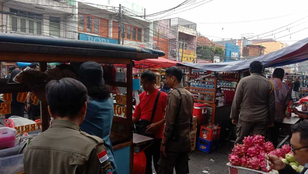 Siap Jualan, Pedagang di Pasar Lama Tak Dapat Lapak