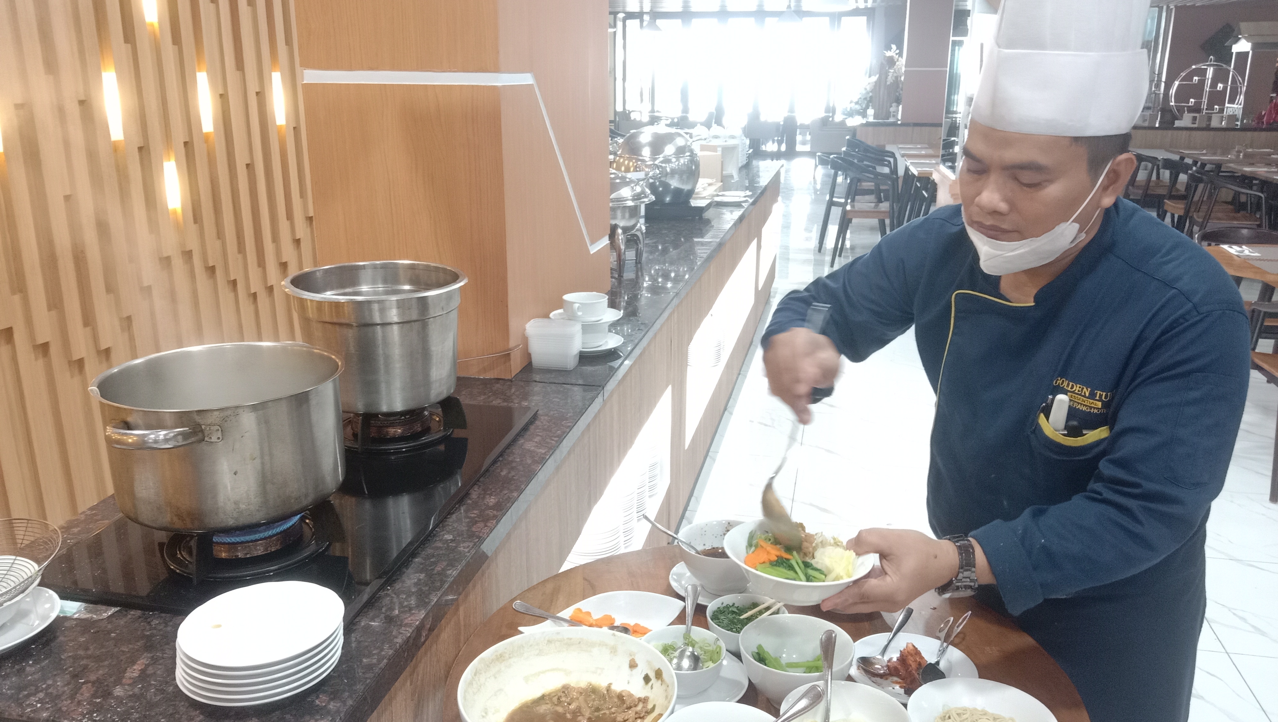 Bekerja Sambil Belajar Masak ke Macau, Chef Iwang,  Master Masakan Chinese Food