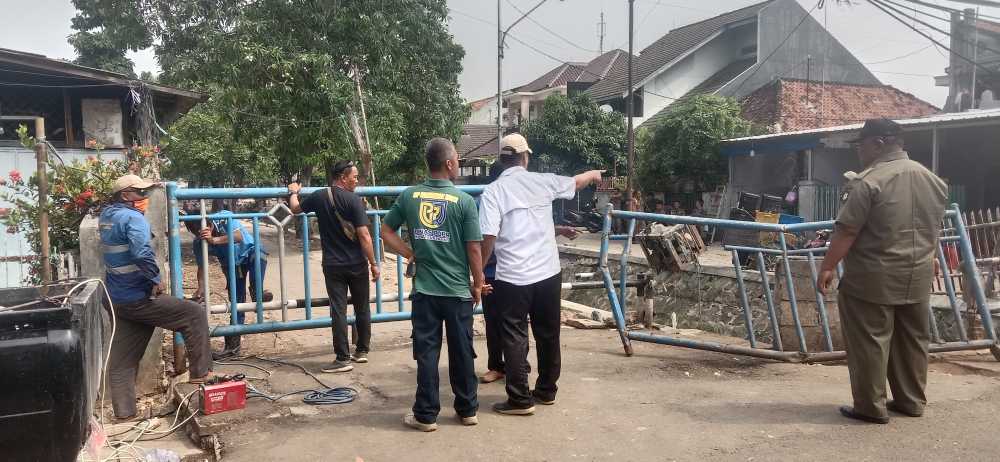 Akses Jalan Lingkungan Sekitar Pasar Anyar Ditutup