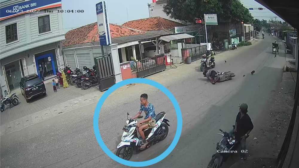 Pemotor Terjungkal Saat Dijambret